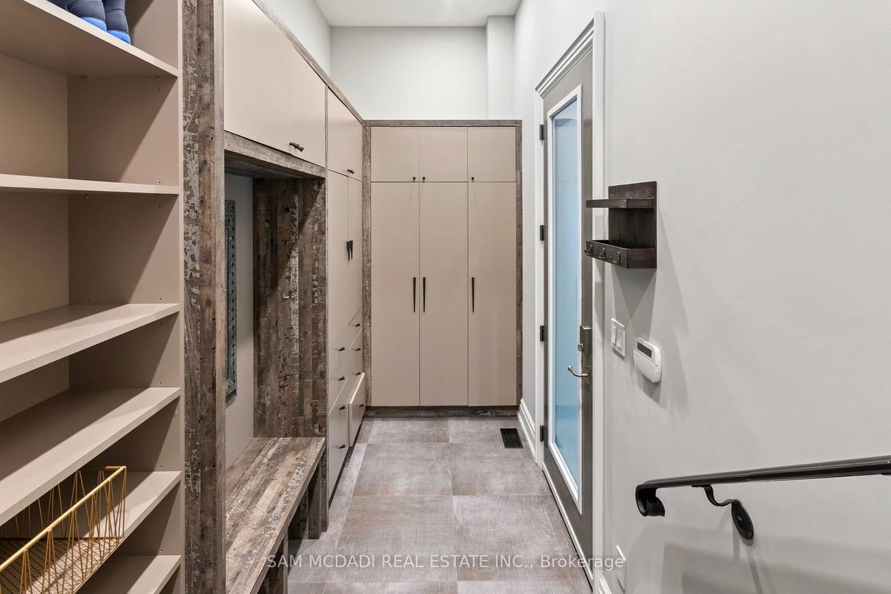 1134, Welwyn, Clarkson, Mississauga