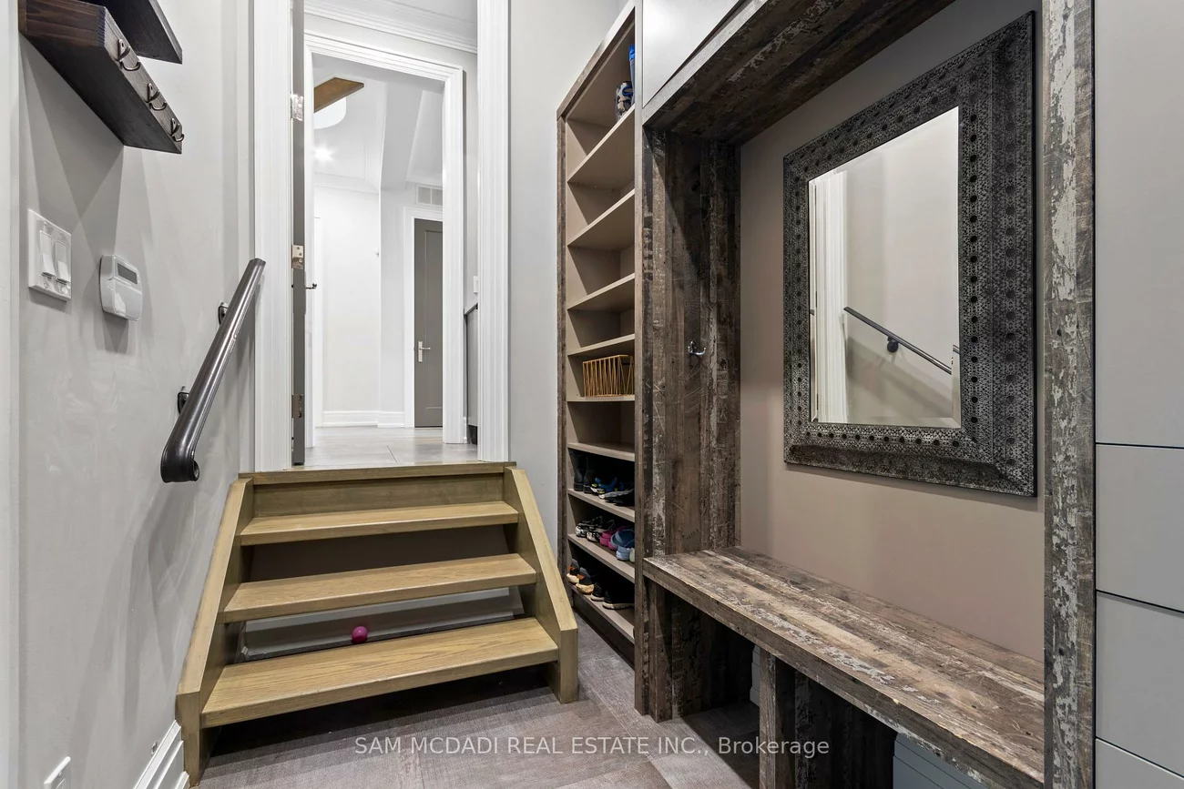 1134, Welwyn, Clarkson, Mississauga