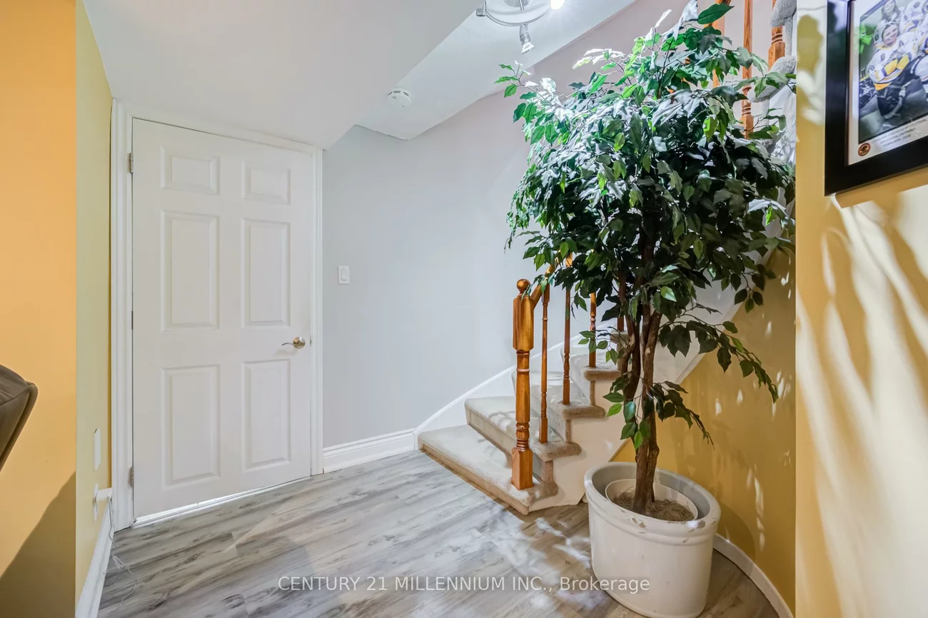 7220, Danton, Meadowvale, Mississauga