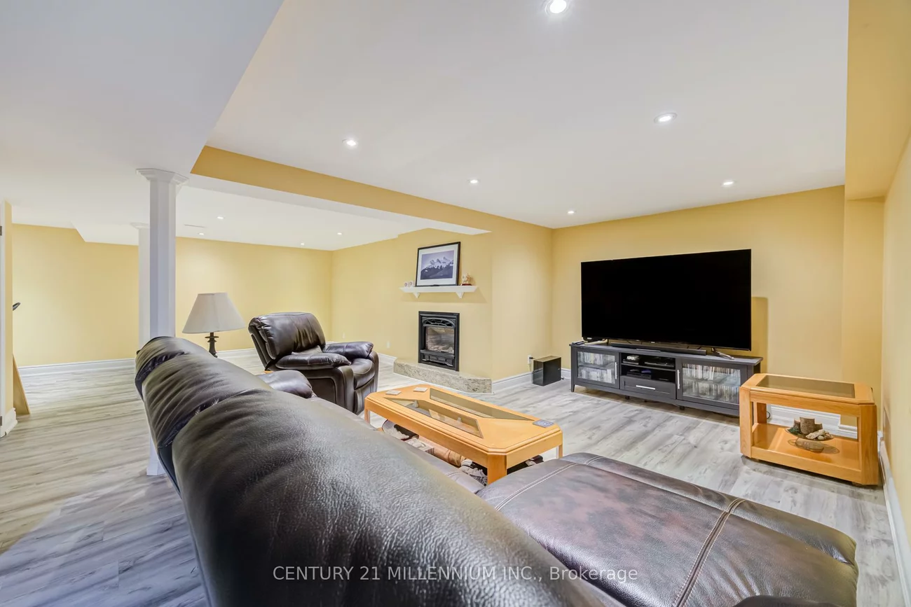 7220, Danton, Meadowvale, Mississauga