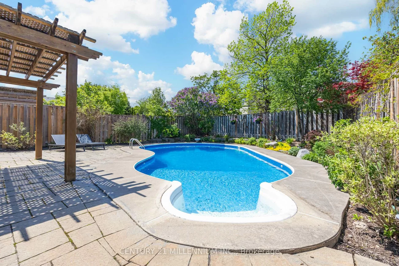 7220, Danton, Meadowvale, Mississauga