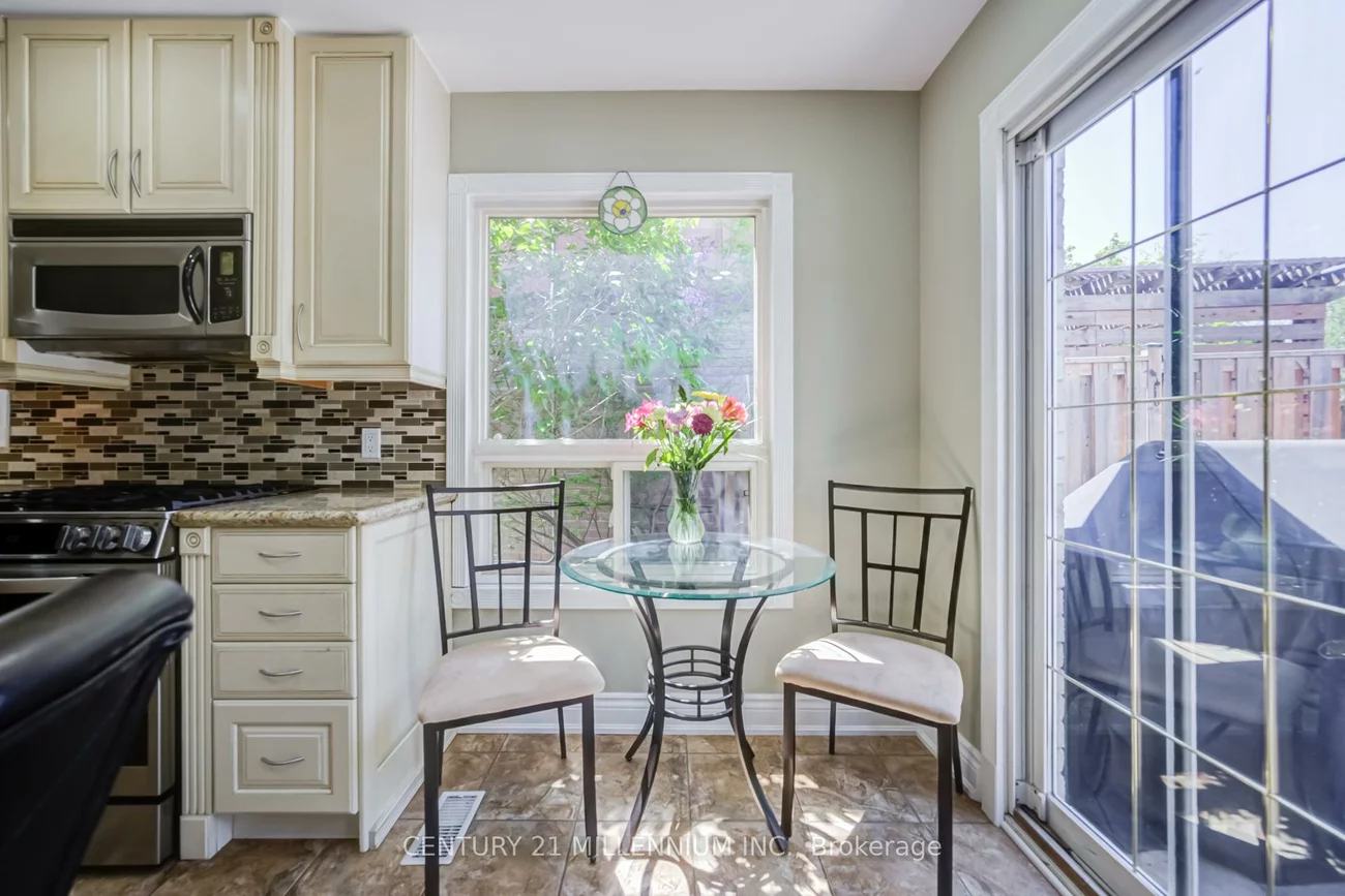 7220, Danton, Meadowvale, Mississauga