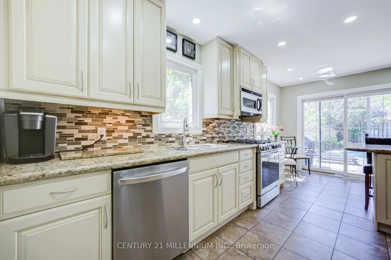 7220, Danton, Meadowvale, Mississauga