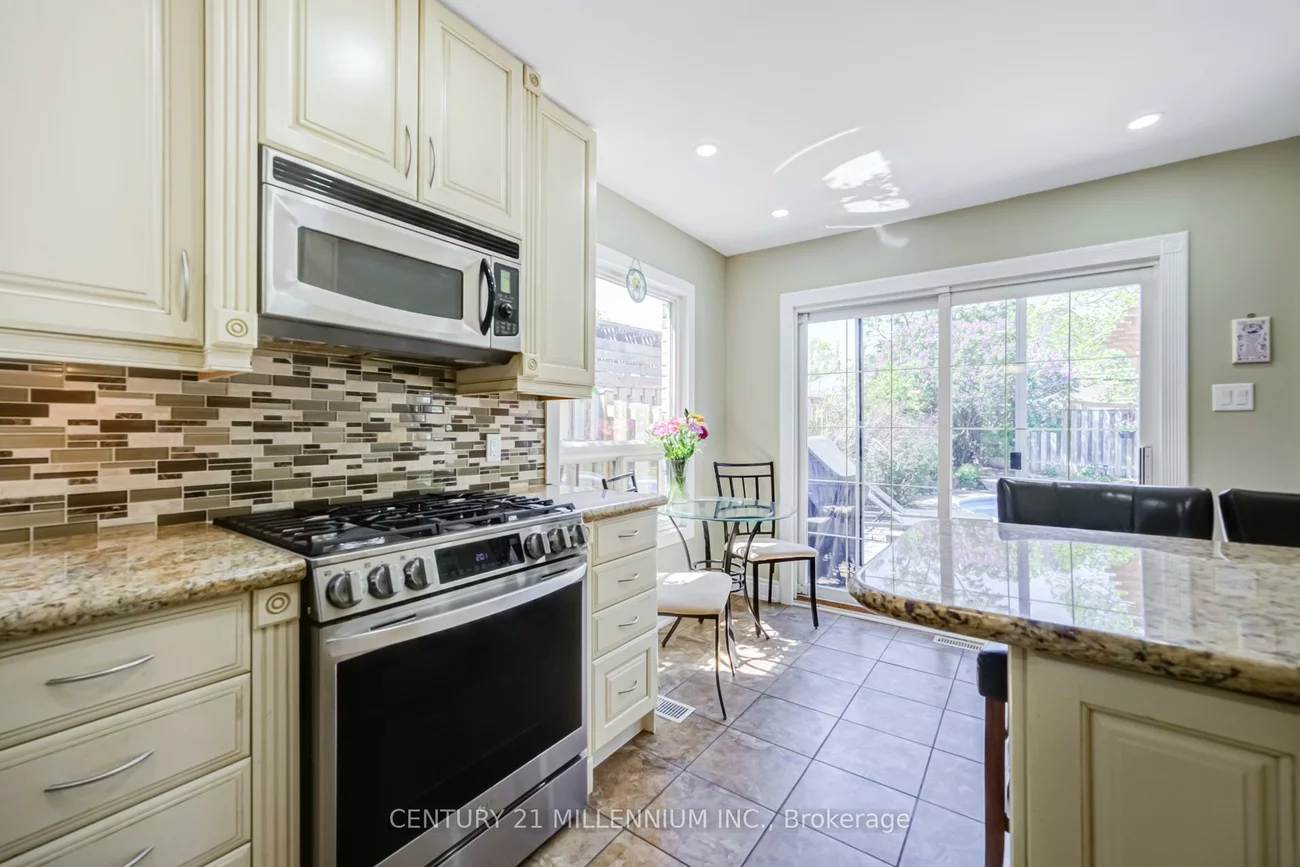 7220, Danton, Meadowvale, Mississauga