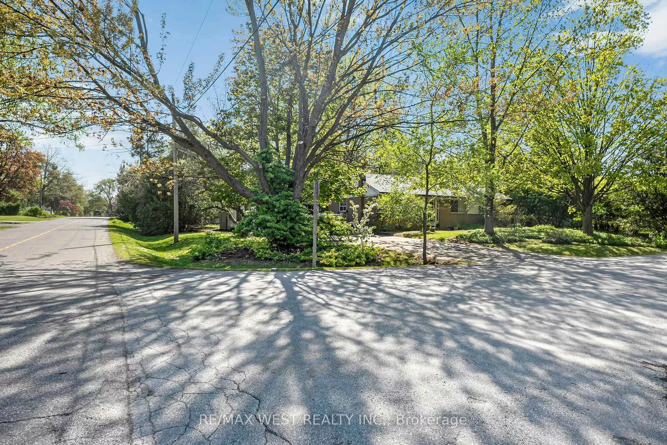1610, Magenta, Mineola, Mississauga