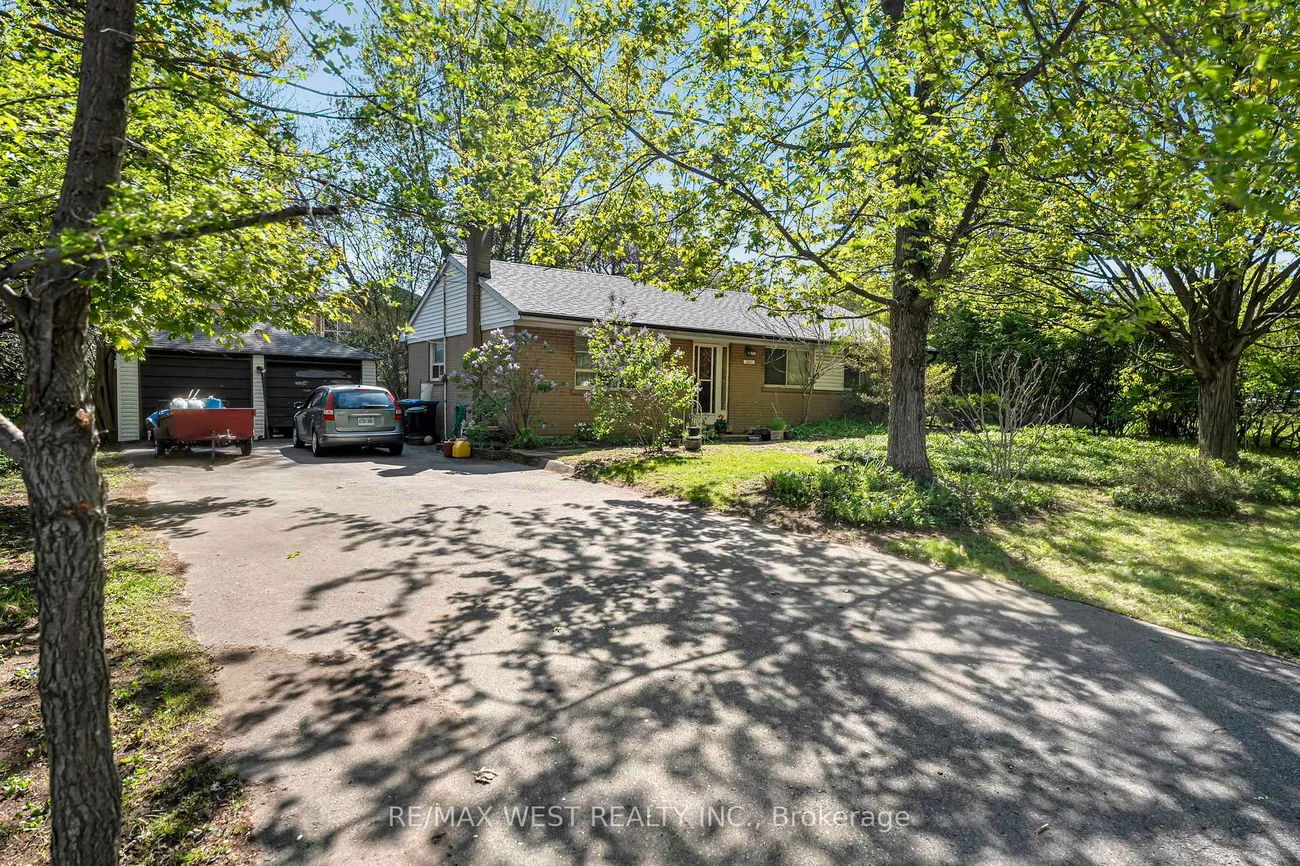 1610, Magenta, Mineola, Mississauga
