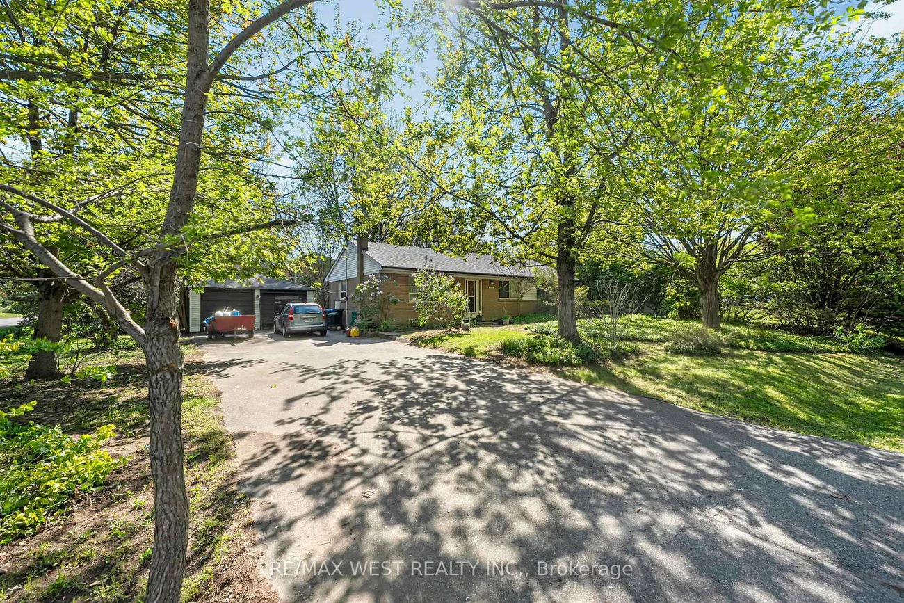 1610, Magenta, Mineola, Mississauga
