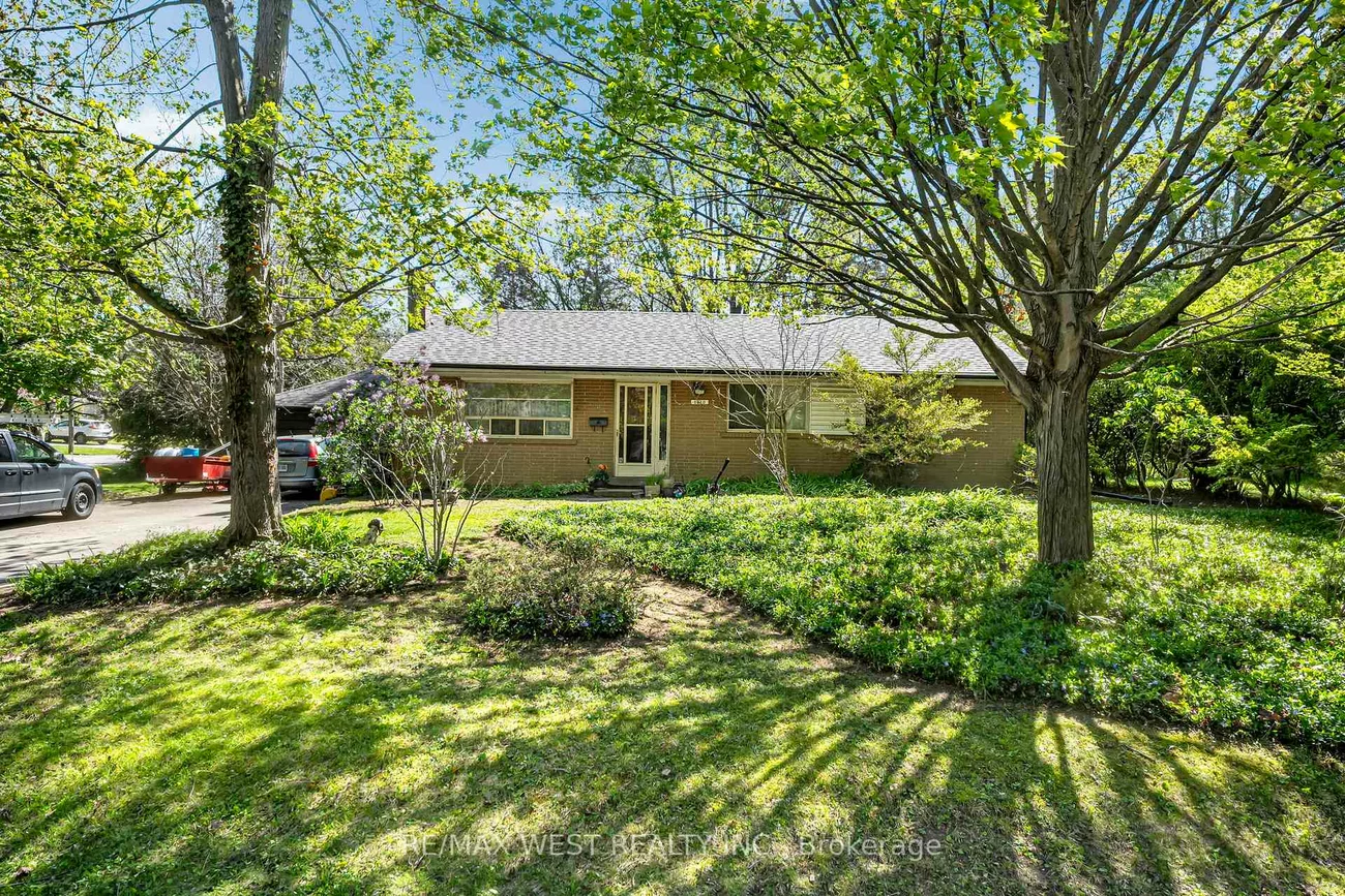 1610, Magenta, Mineola, Mississauga