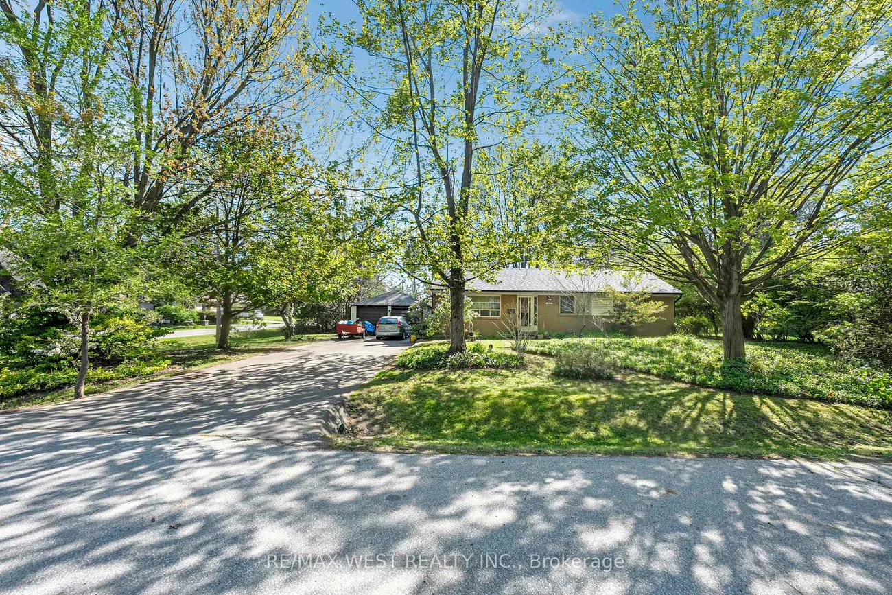 1610, Magenta, Mineola, Mississauga