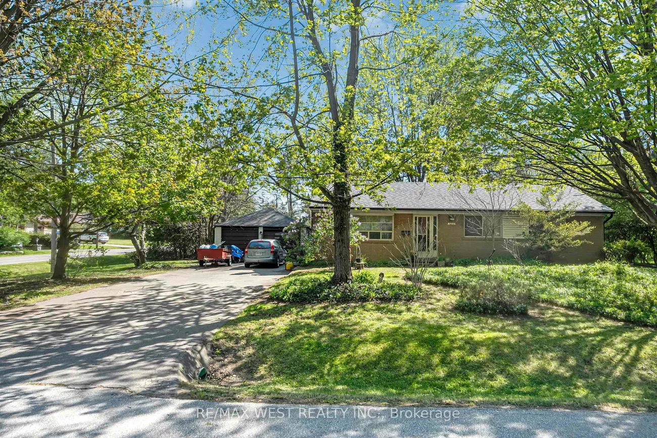 1610, Magenta, Mineola, Mississauga
