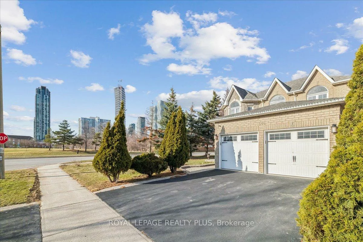 3561, Old Orchard Park, Fairview, Mississauga