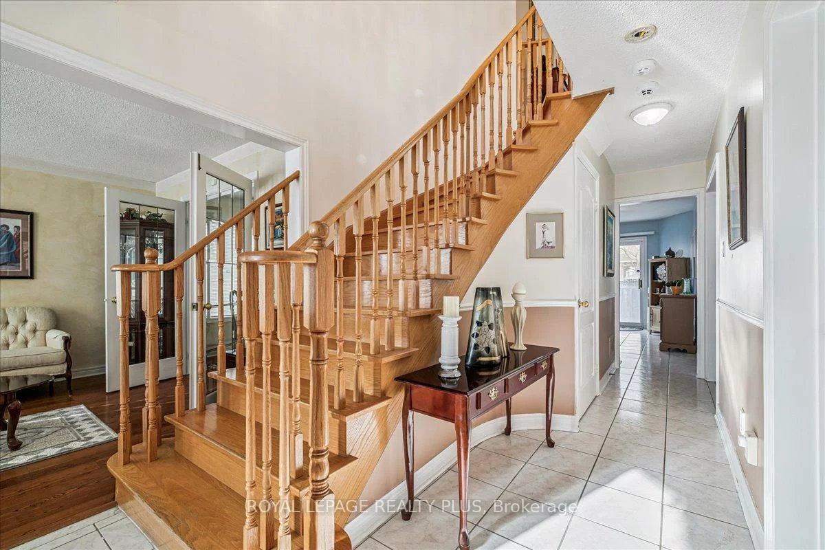 3561, Old Orchard Park, Fairview, Mississauga