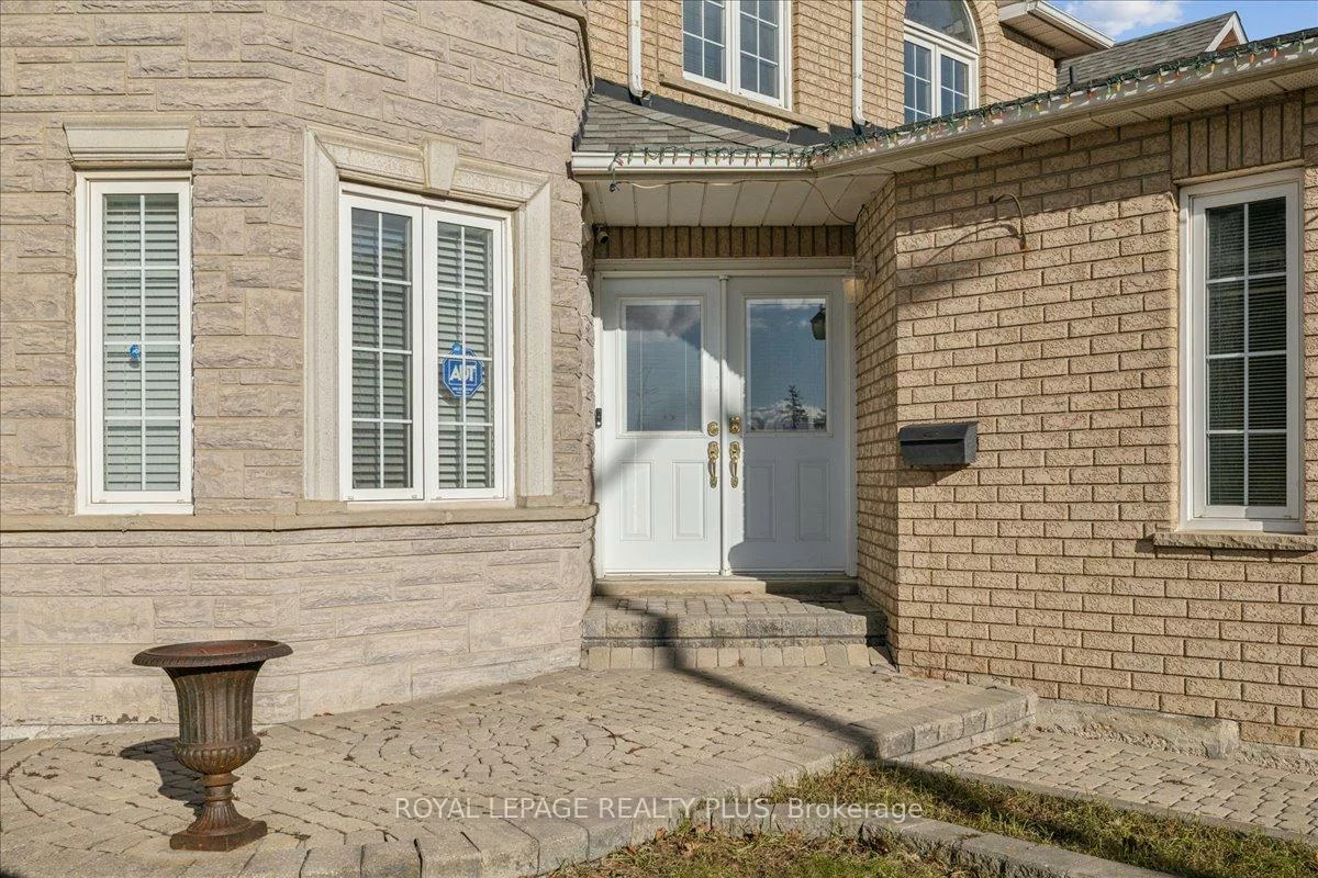 3561, Old Orchard Park, Fairview, Mississauga