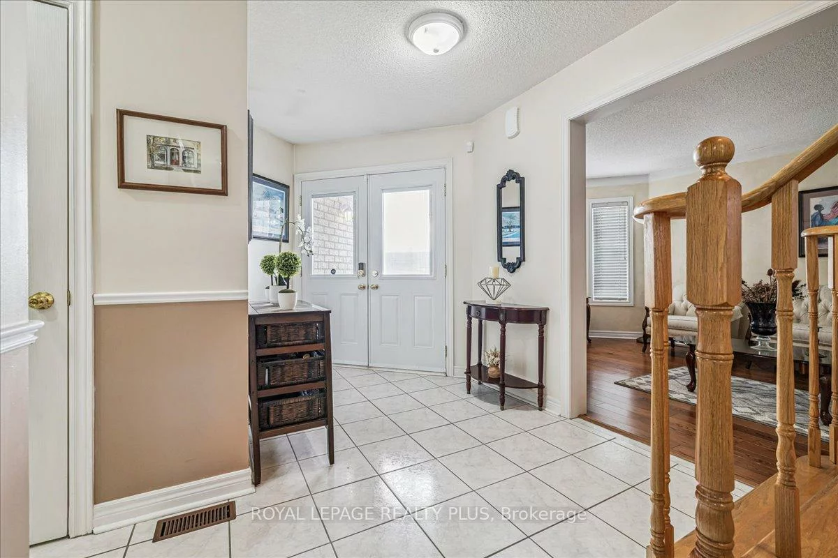 3561, Old Orchard Park, Fairview, Mississauga