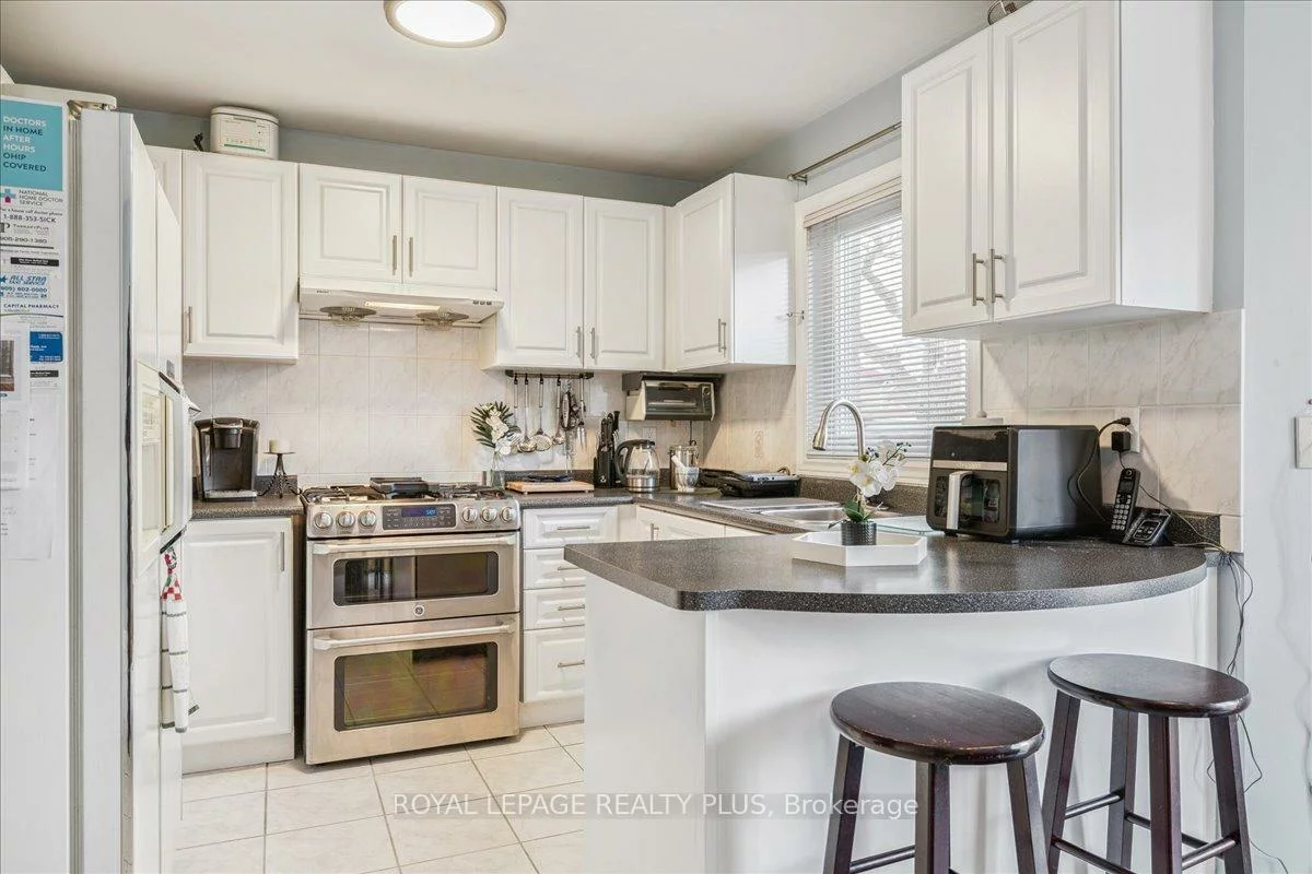 3561, Old Orchard Park, Fairview, Mississauga