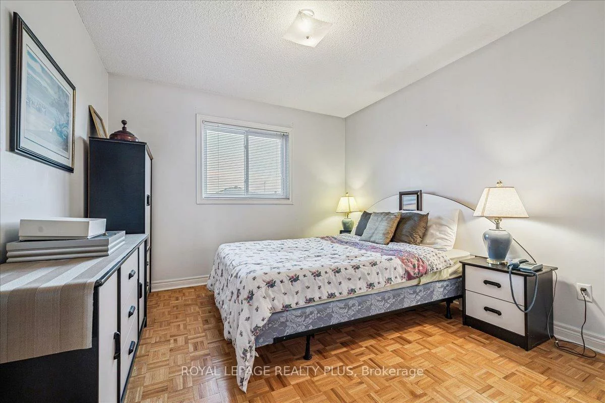 3561, Old Orchard Park, Fairview, Mississauga