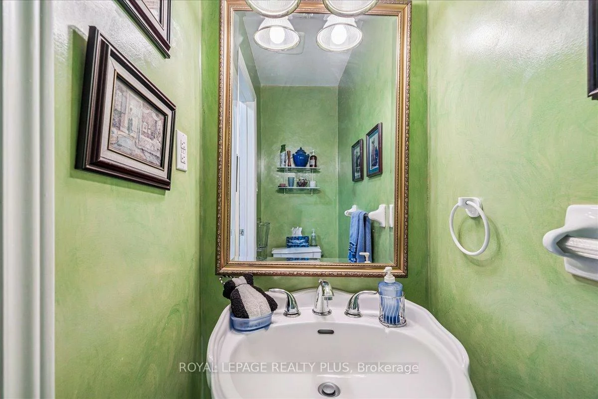 3561, Old Orchard Park, Fairview, Mississauga
