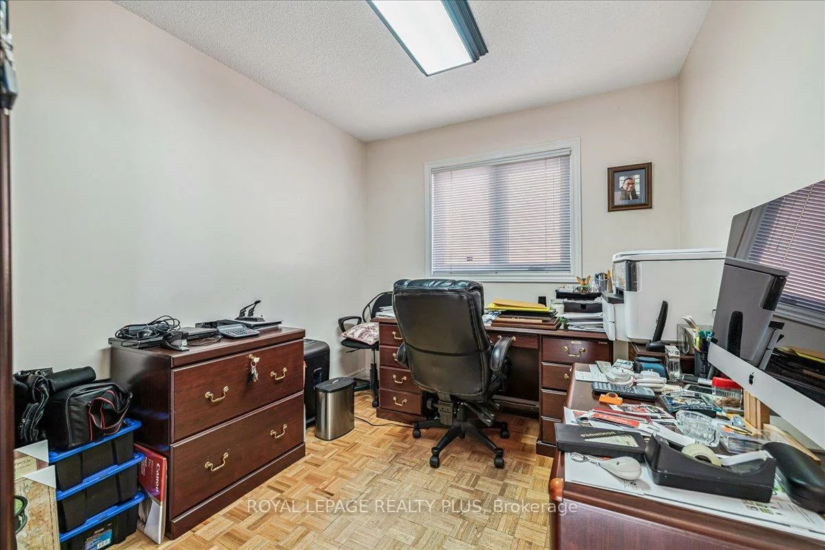 3561, Old Orchard Park, Fairview, Mississauga