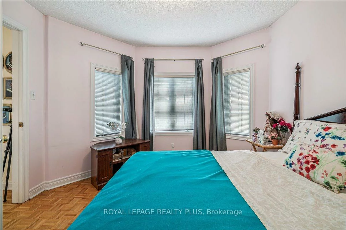 3561, Old Orchard Park, Fairview, Mississauga