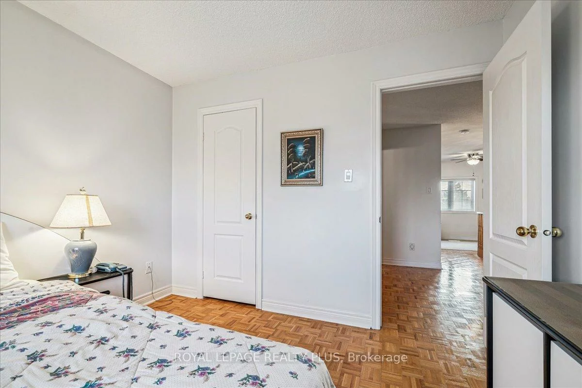 3561, Old Orchard Park, Fairview, Mississauga