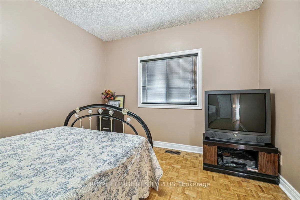 3561, Old Orchard Park, Fairview, Mississauga
