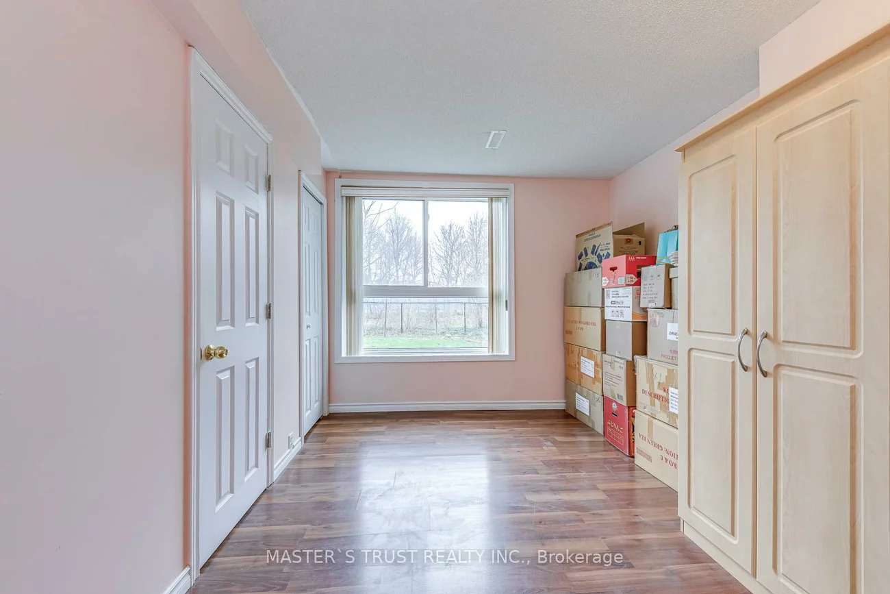 2591, Robin, Sheridan, Mississauga