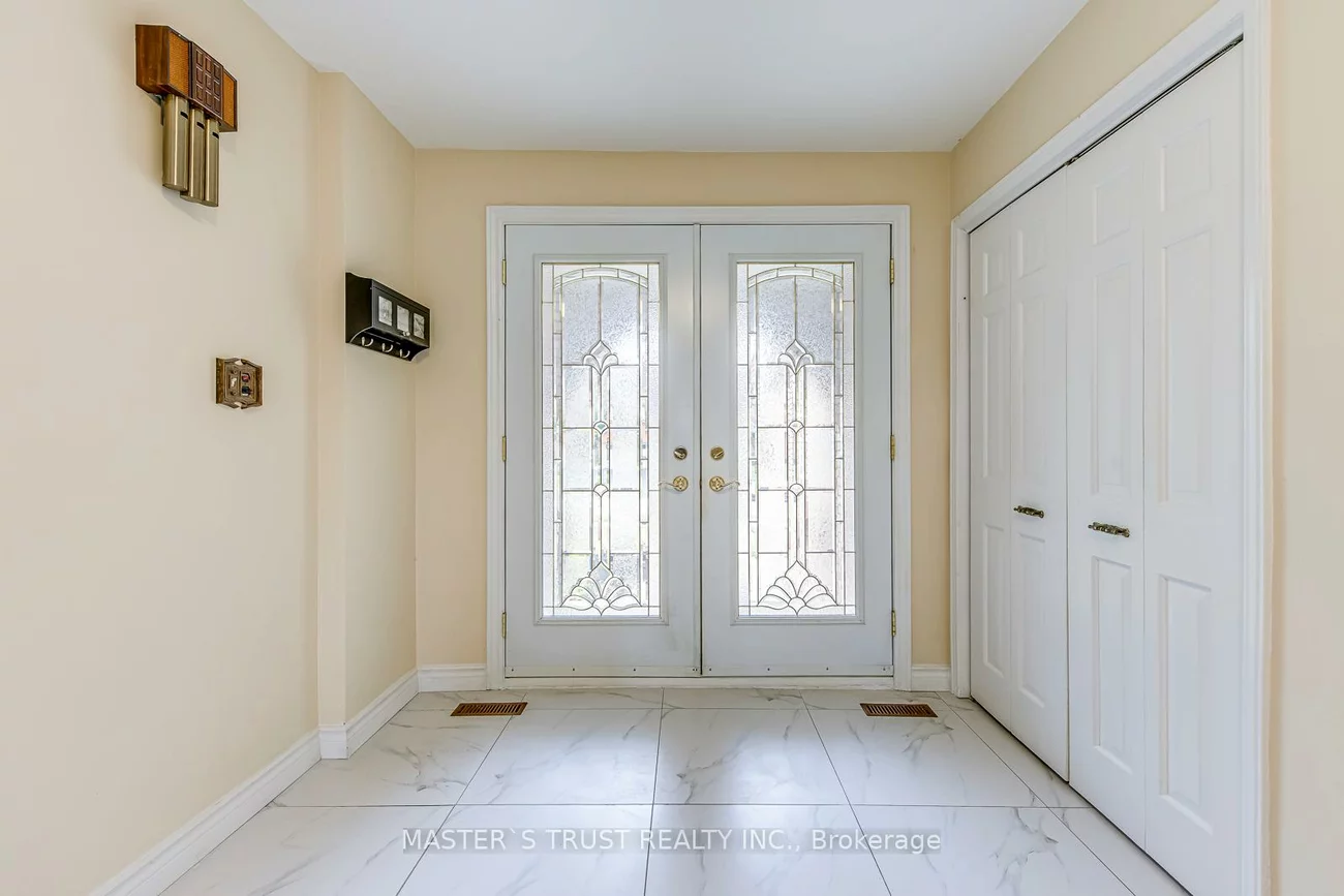 2591, Robin, Sheridan, Mississauga