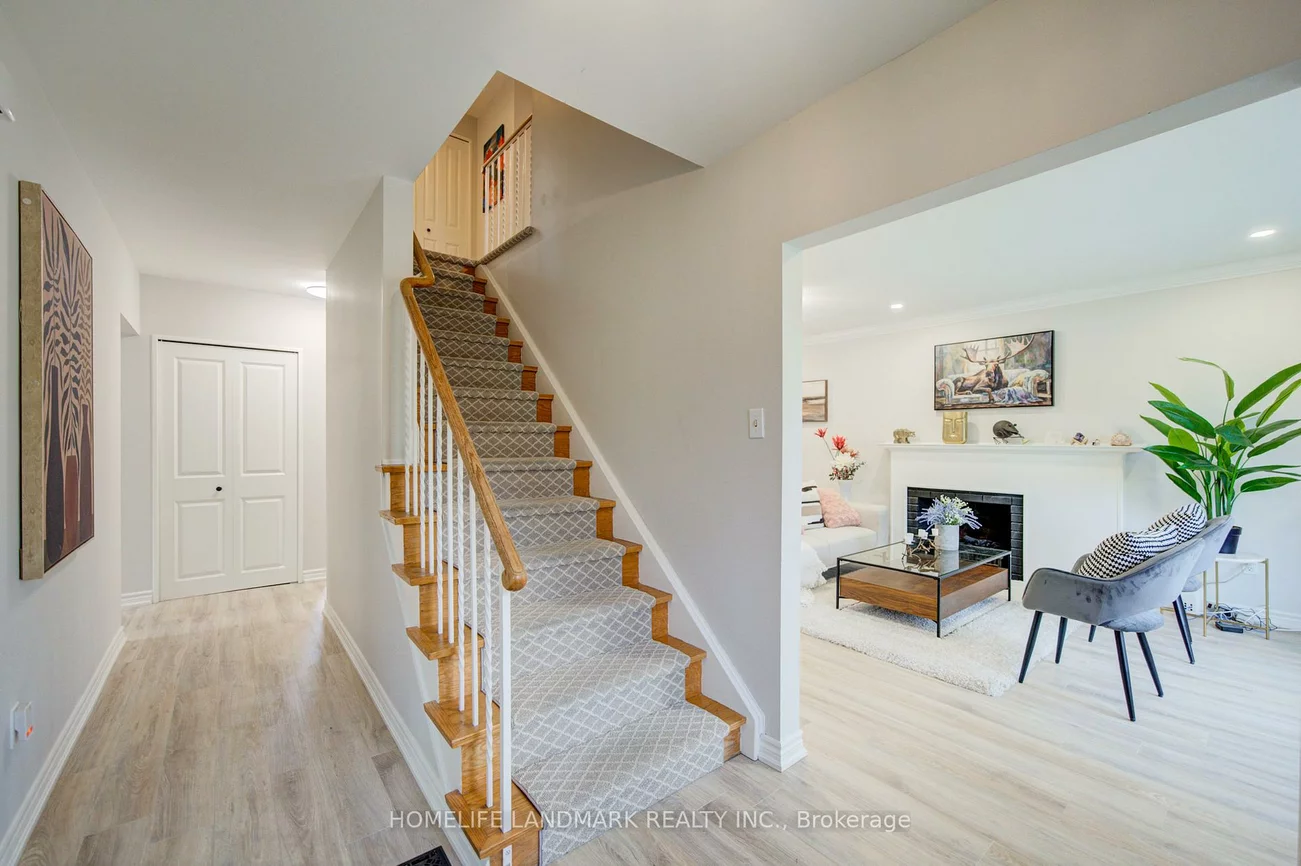 2532, Renzoni, Sheridan, Mississauga