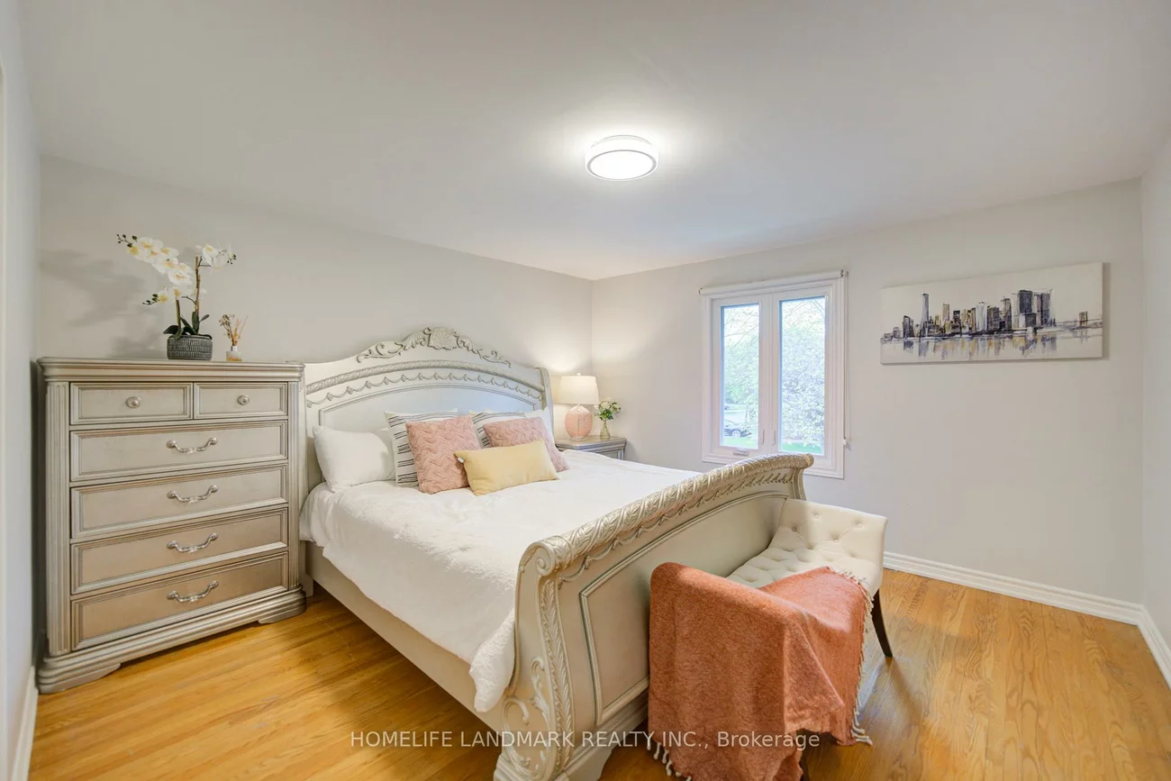 2532, Renzoni, Sheridan, Mississauga