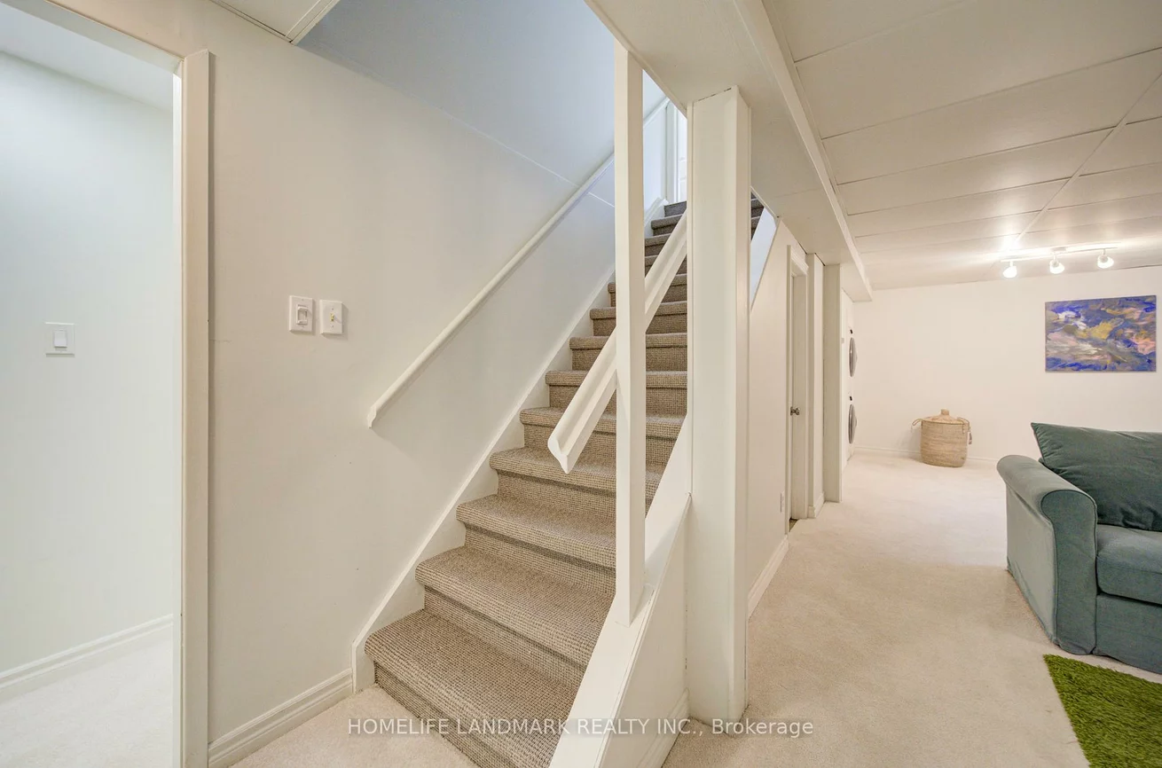 2532, Renzoni, Sheridan, Mississauga