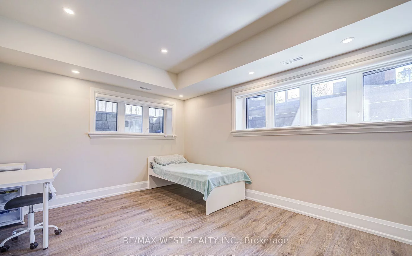 2194, Haygate, Sheridan, Mississauga