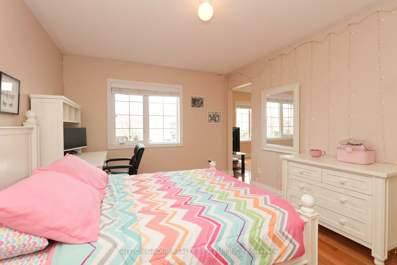 1382, Avon, Meadowvale Village, Mississauga