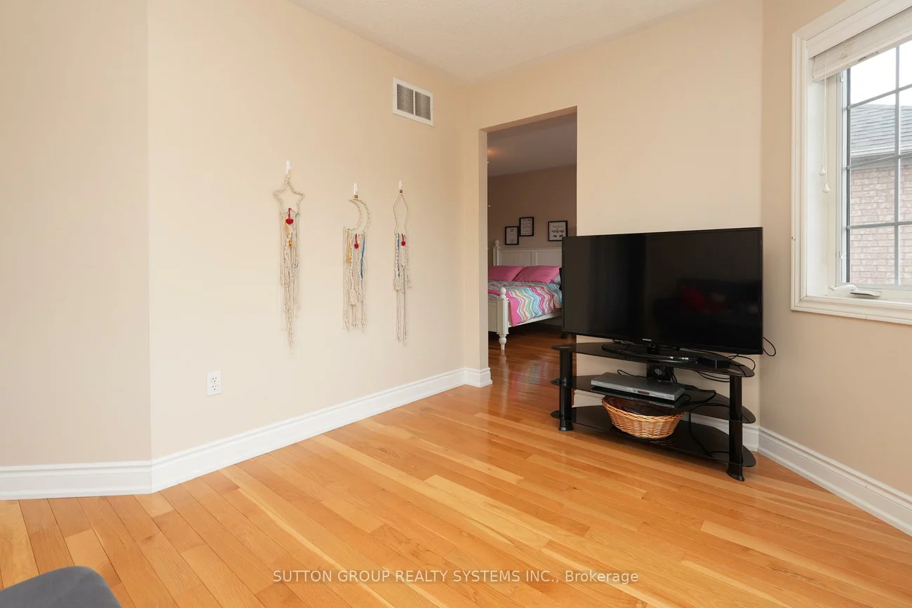 1382, Avon, Meadowvale Village, Mississauga