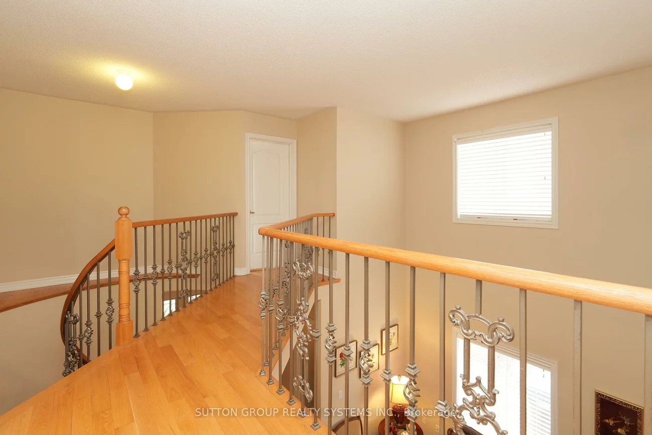 1382, Avon, Meadowvale Village, Mississauga