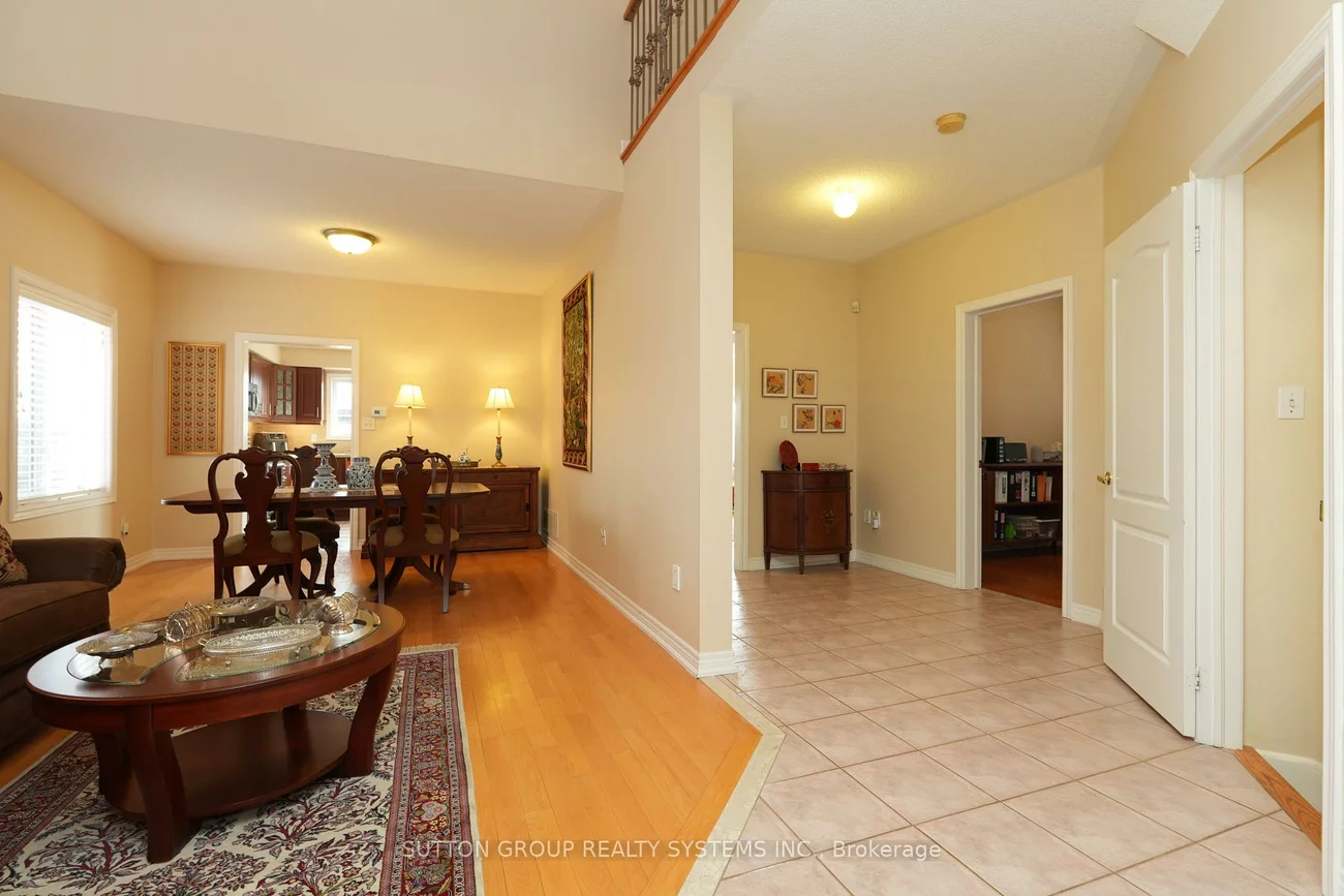 1382, Avon, Meadowvale Village, Mississauga