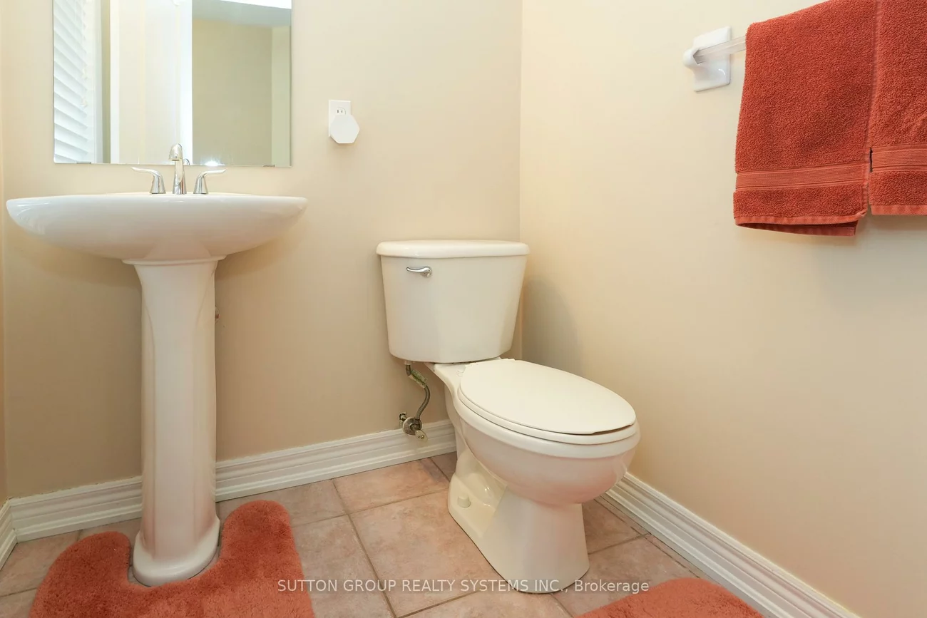 1382, Avon, Meadowvale Village, Mississauga