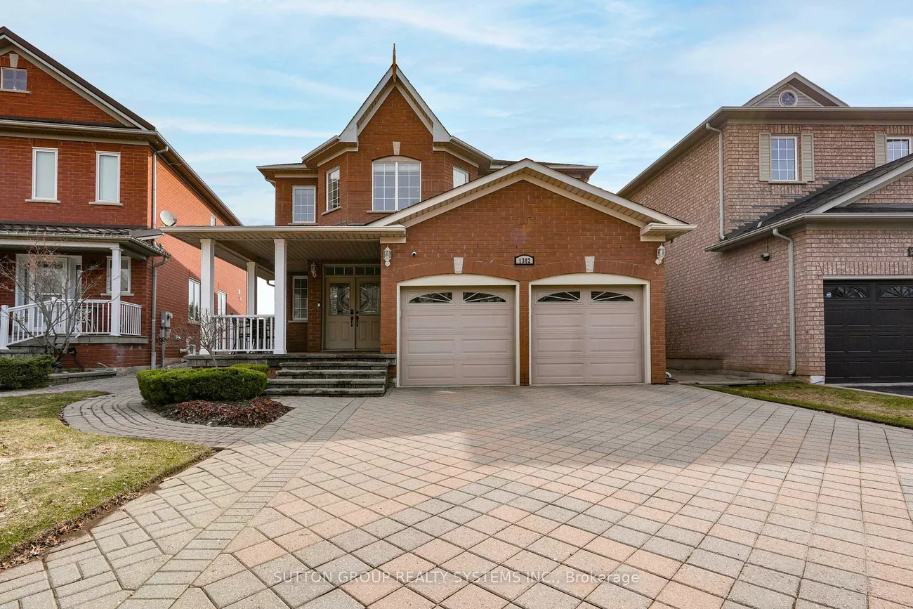 1382, Avon, Meadowvale Village, Mississauga
