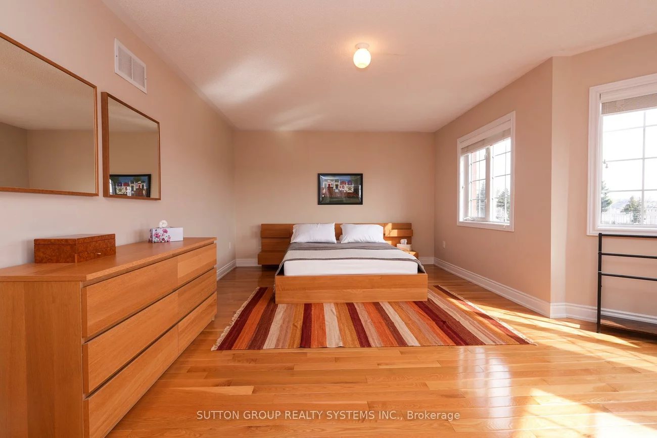 1382, Avon, Meadowvale Village, Mississauga