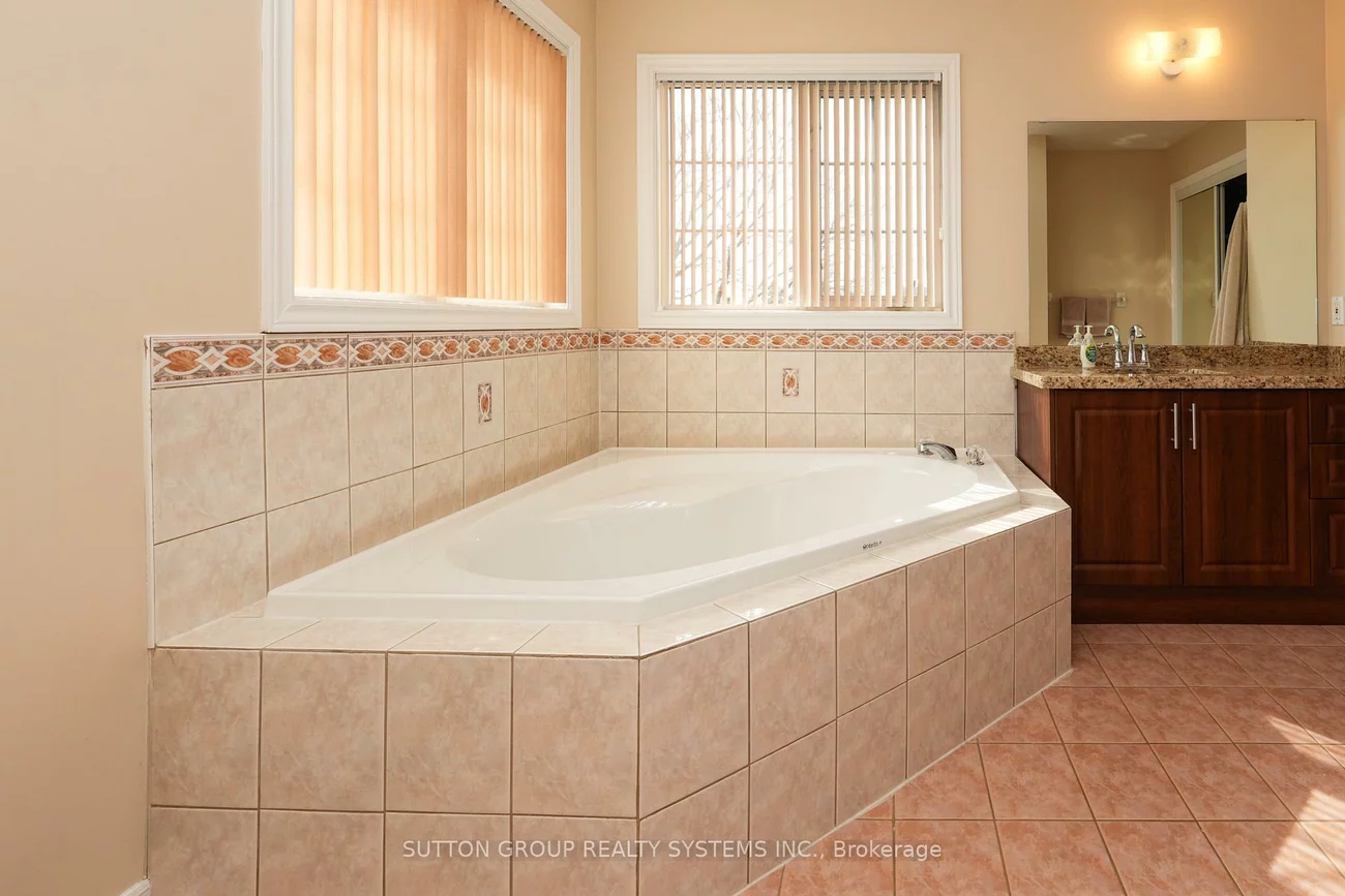1382, Avon, Meadowvale Village, Mississauga