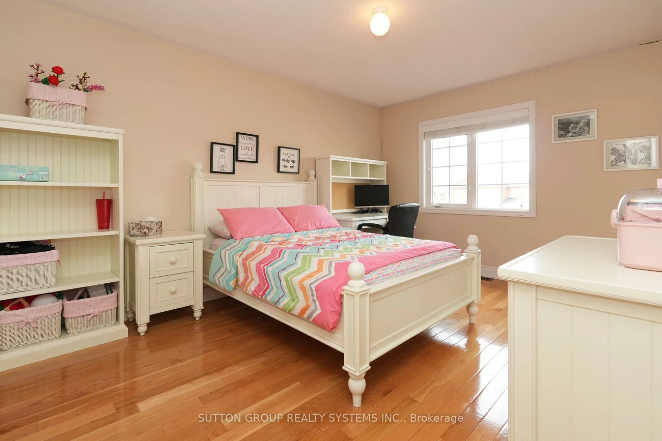 1382, Avon, Meadowvale Village, Mississauga