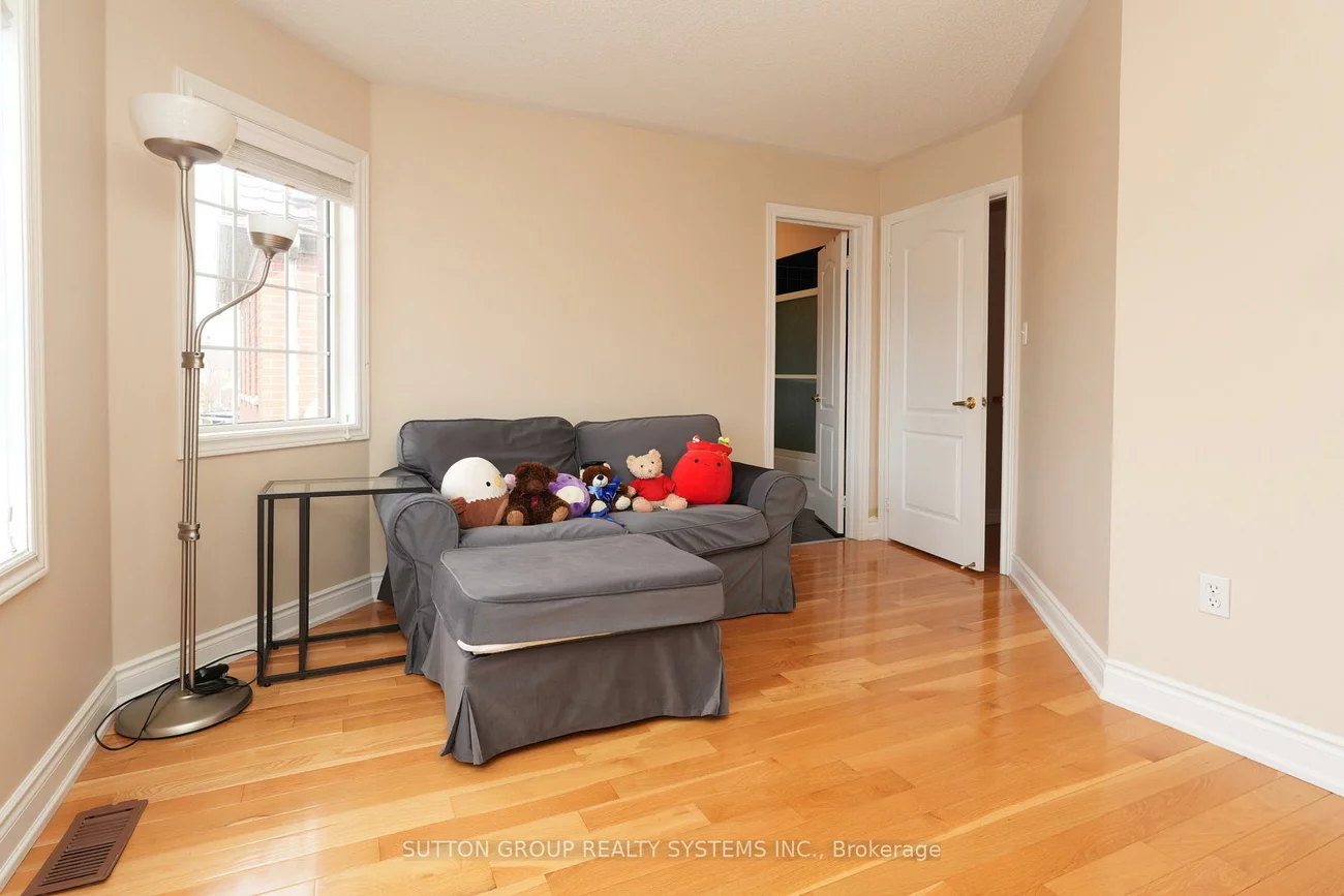 1382, Avon, Meadowvale Village, Mississauga