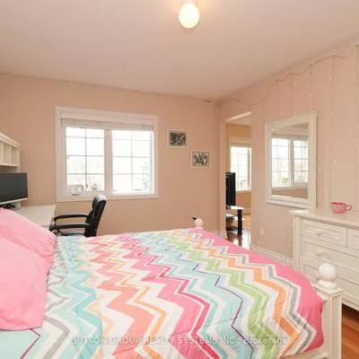 1382, Avon, Meadowvale Village, Mississauga