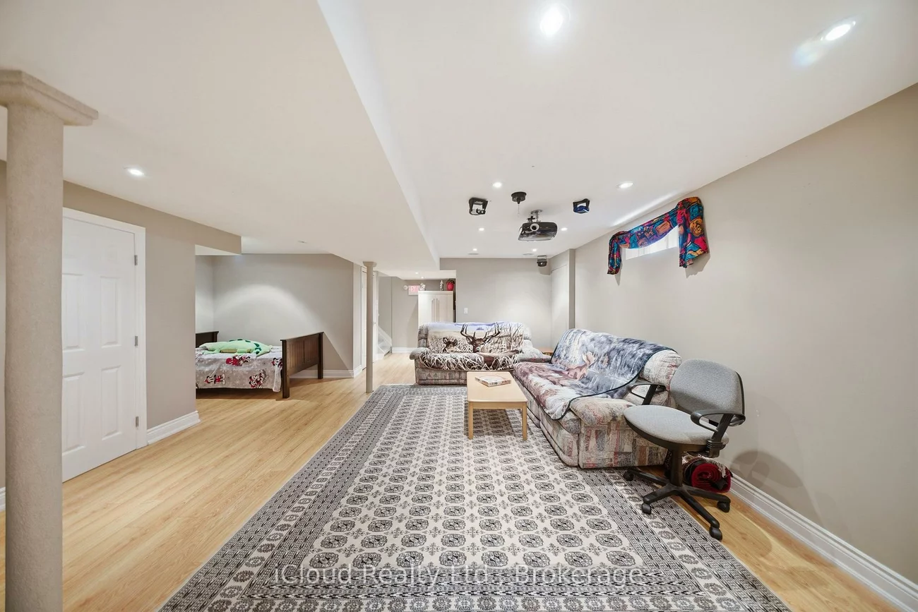 7389, Sandhurst, Lisgar, Mississauga