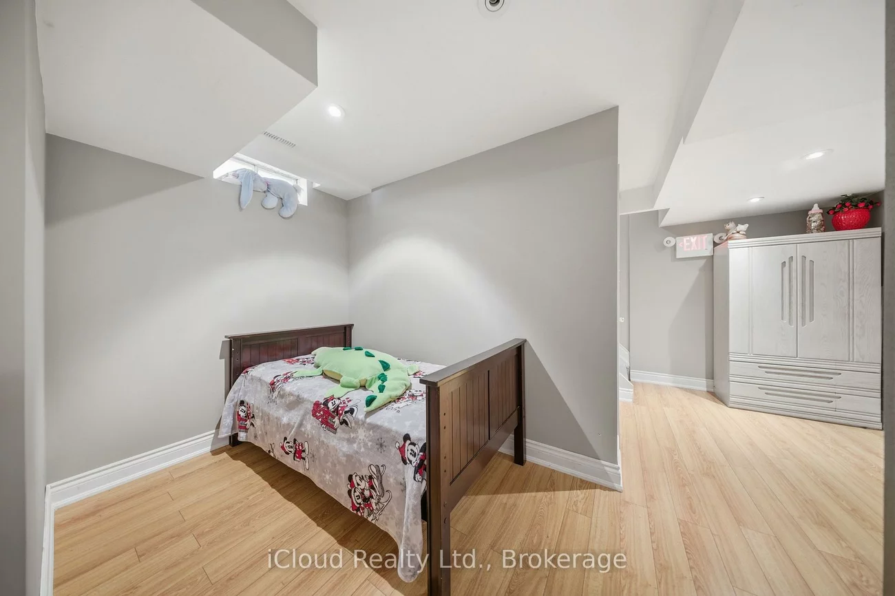 7389, Sandhurst, Lisgar, Mississauga