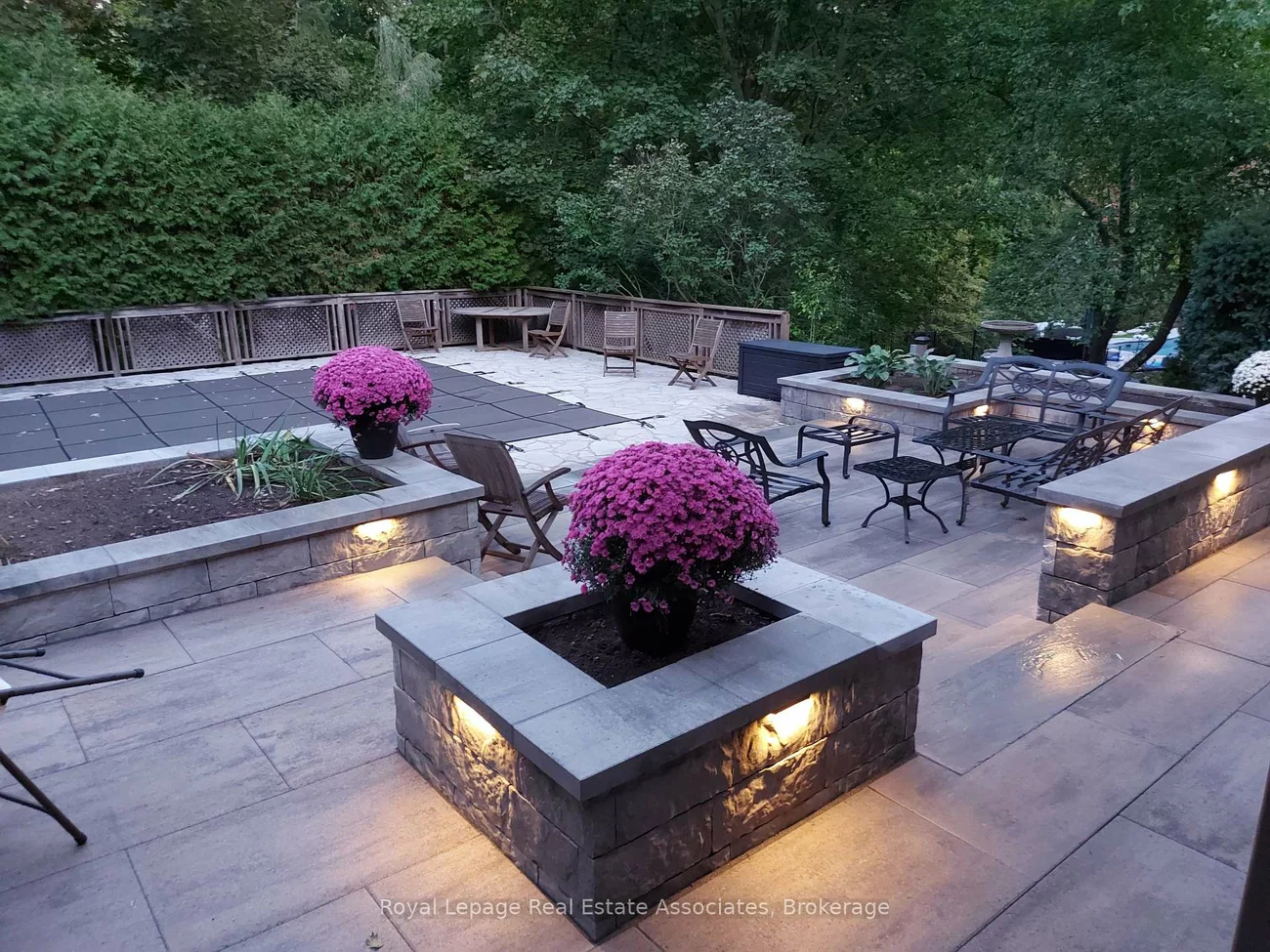 1561, Pinetree, Mineola, Mississauga
