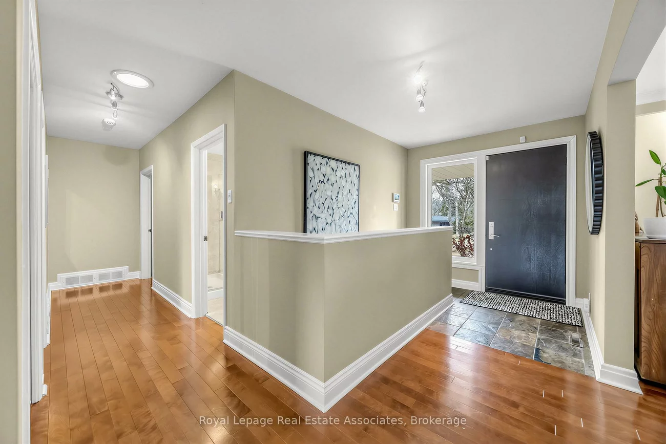 1561, Pinetree, Mineola, Mississauga