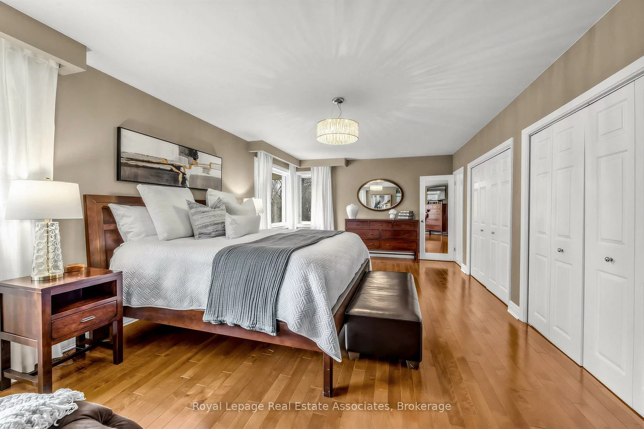 1561, Pinetree, Mineola, Mississauga