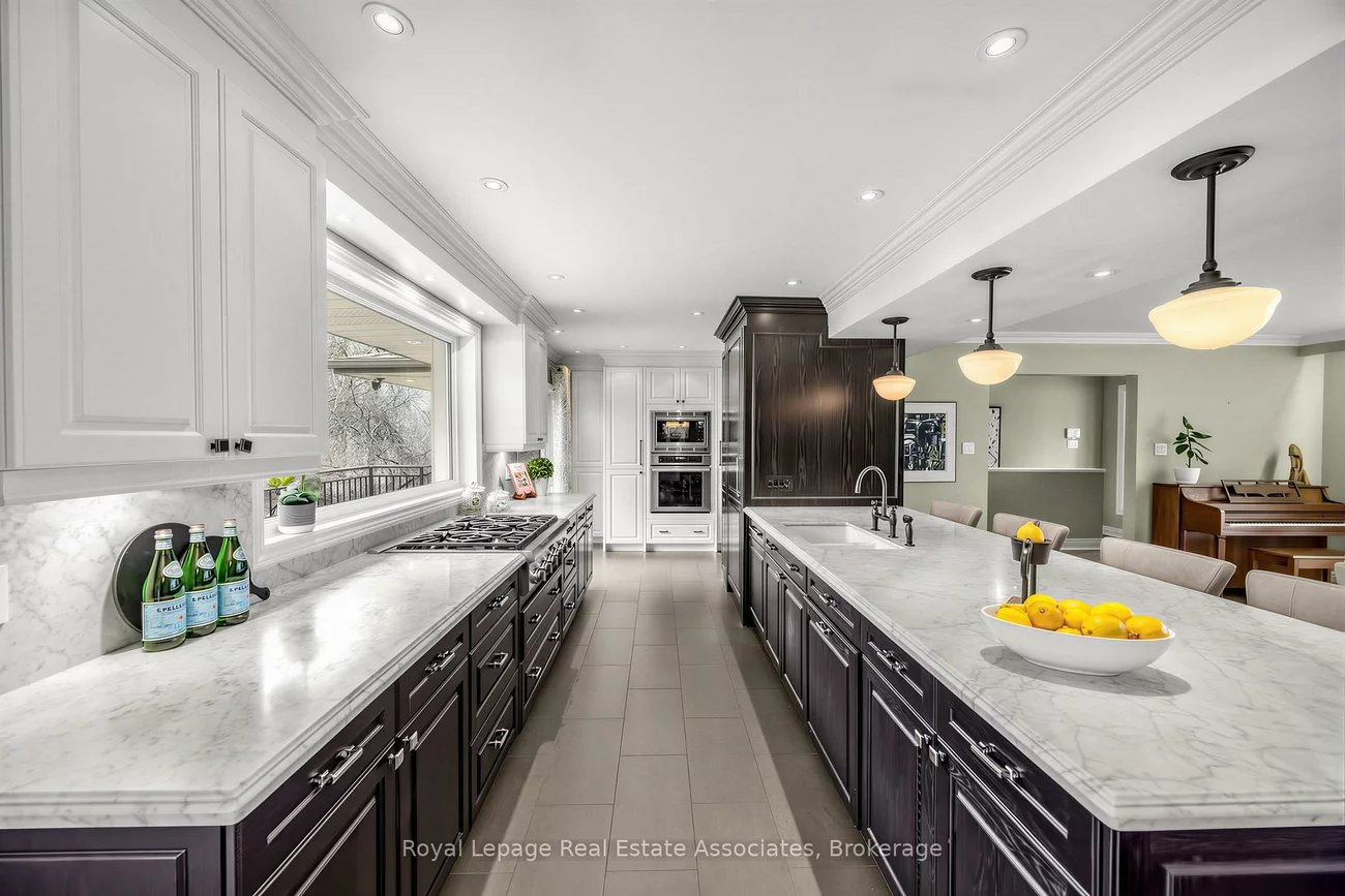 1561, Pinetree, Mineola, Mississauga