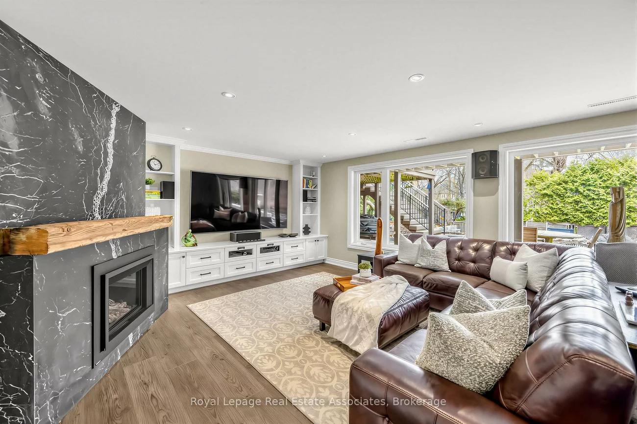 1561, Pinetree, Mineola, Mississauga