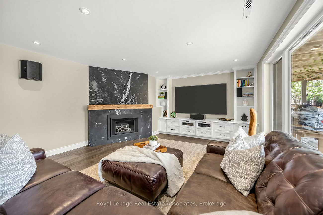 1561, Pinetree, Mineola, Mississauga
